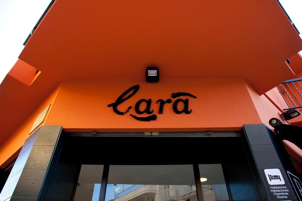 Hostal Lara Llança Buitenkant foto